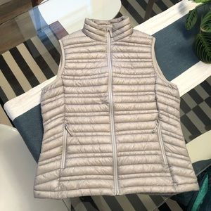 Women’s Patagonia down puffer vest- Large